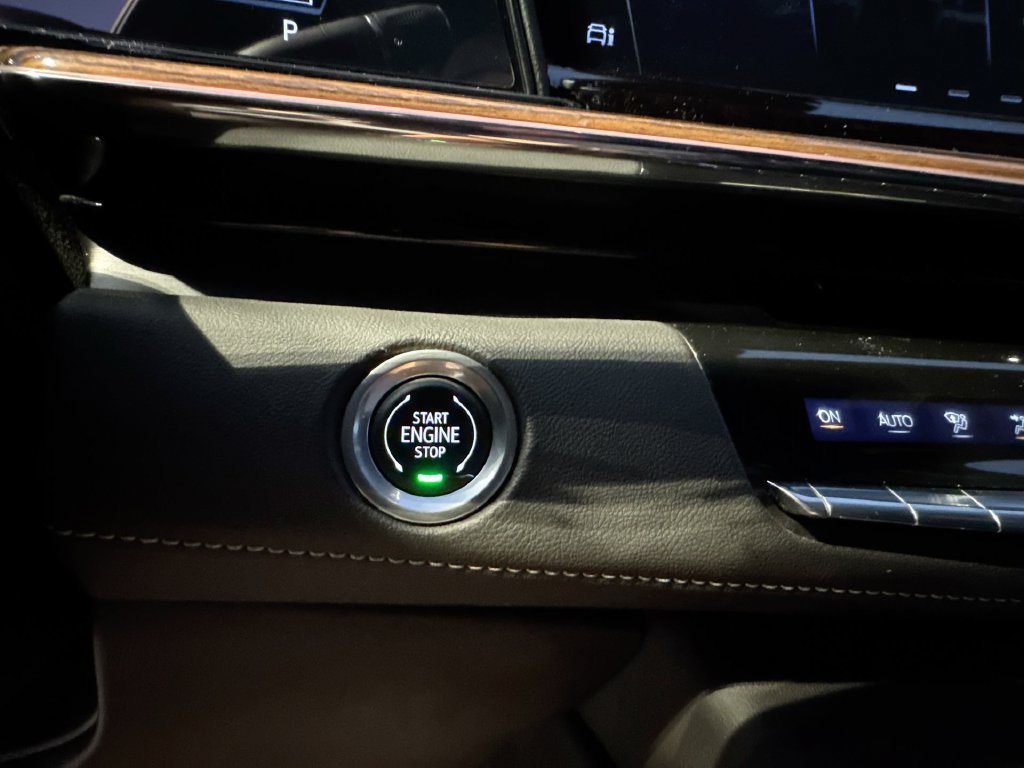 Used 2024 Cadillac Escalade ESV Premium Luxury RWD image 22