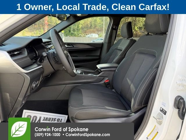 Used 2024 Jeep Grand Cherokee Laredo w/ Trailer Tow Package AWD/4WD image 2