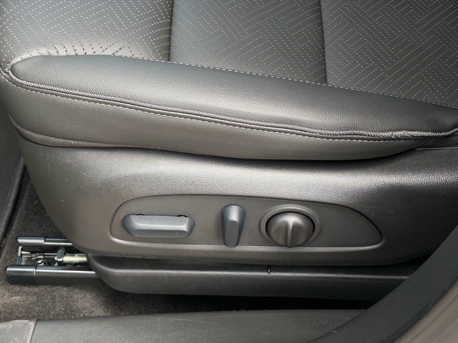 Used 2023 Buick Encore GX Essence w/ Experience Buick Package FWD image 12