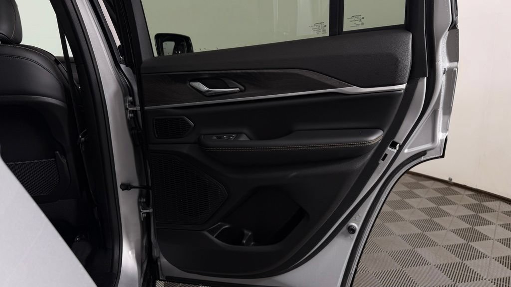 New 2026 Jeep Grand Cherokee Limited AWD/4WD image 29