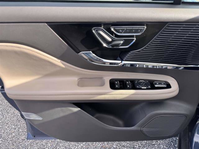 Used 2022 Lincoln Corsair AWD w/ Equipment Group 101A image 10