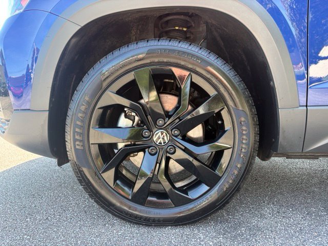 Used 2023 Volkswagen Taos SE w/ Panoramic Sunroof Package FWD image 13
