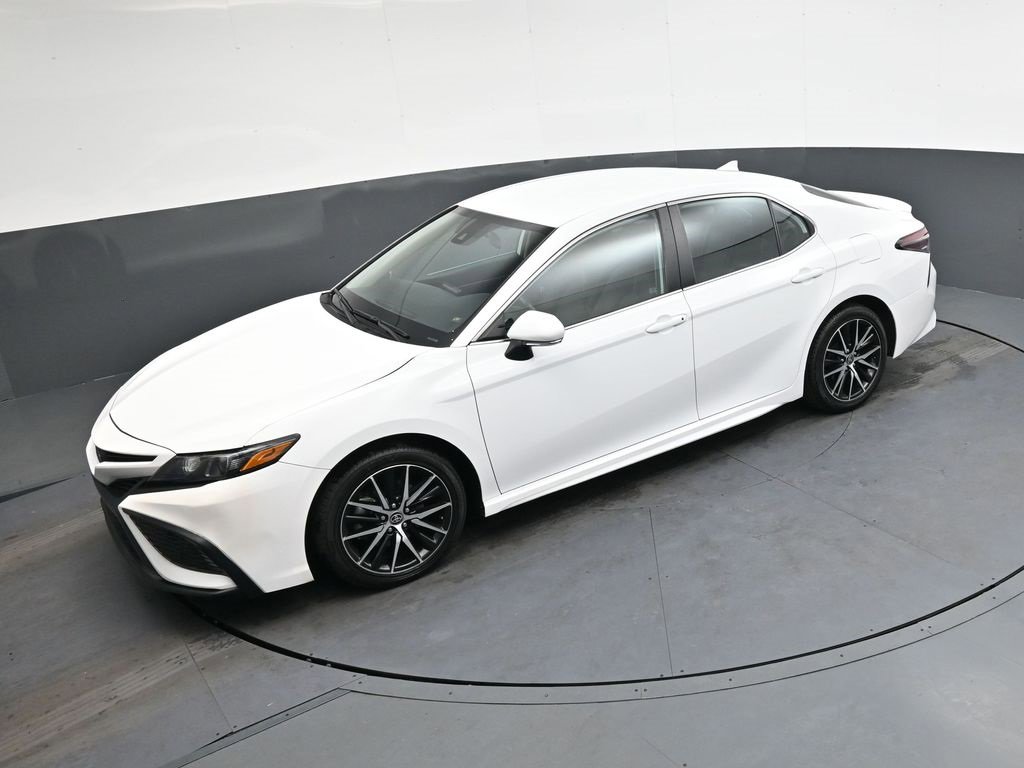 Used 2024 Toyota Camry SE image 29