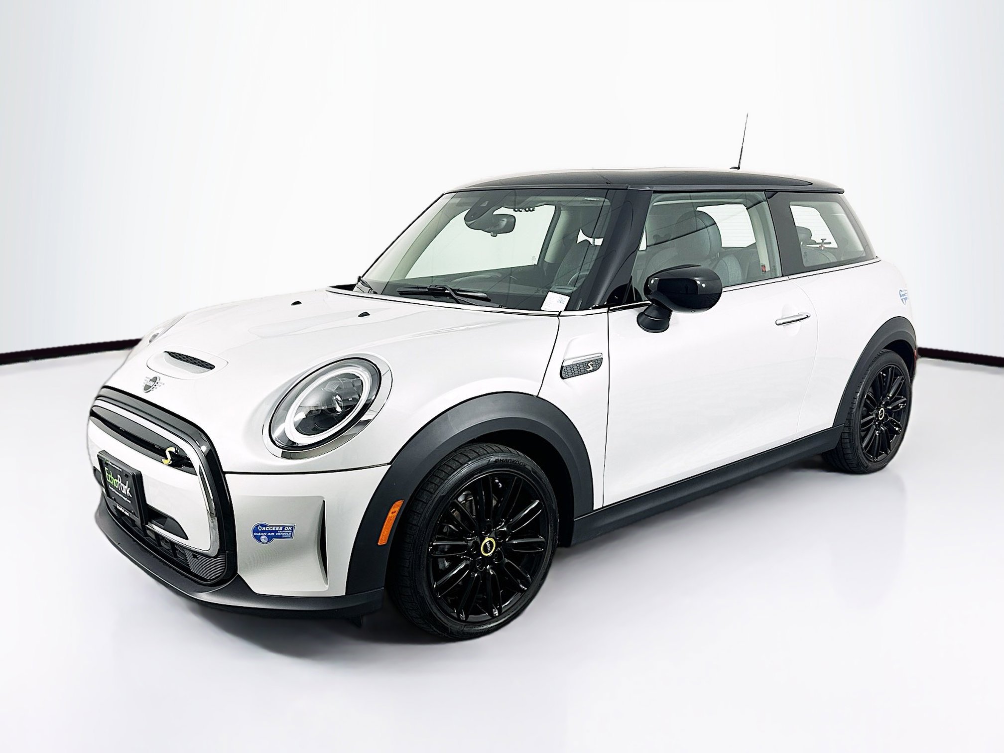 Used 2022 MINI Cooper SE image 3