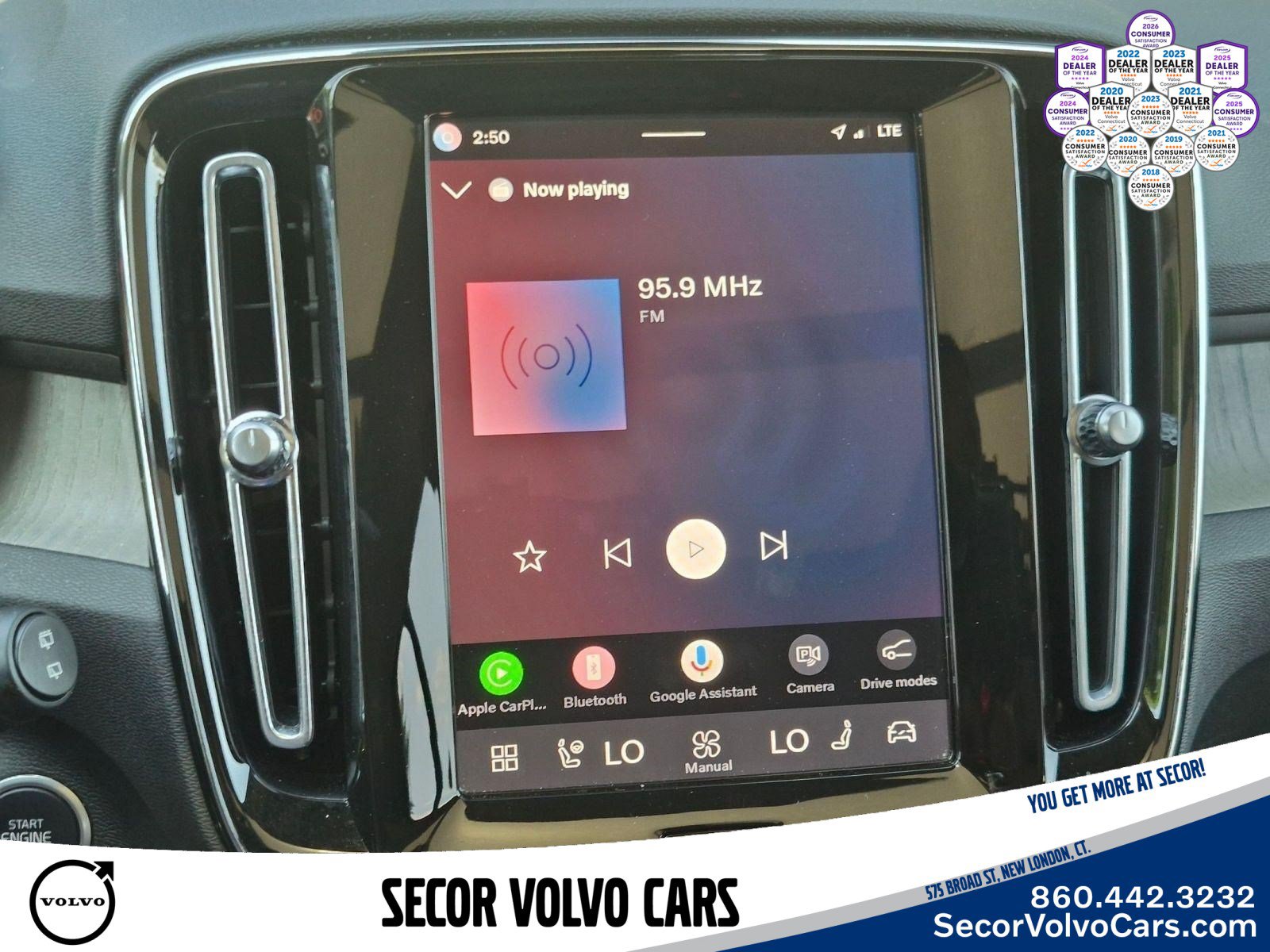 Used 2024 Volvo XC40 B5 Plus w/ Protection Package Premier AWD/4WD image 24