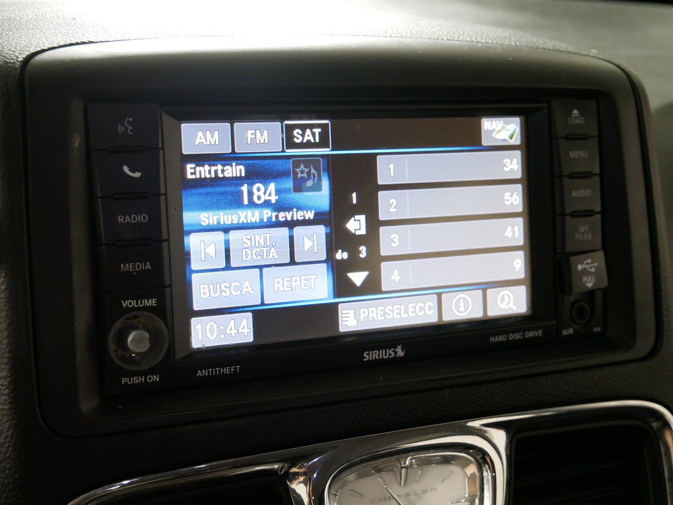 Used 2014 Chrysler Town & Country Touring-L image 22