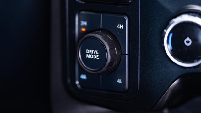 Used 2025 Ford F150 Lariat w/ Equipment Group 501A Mid image 29