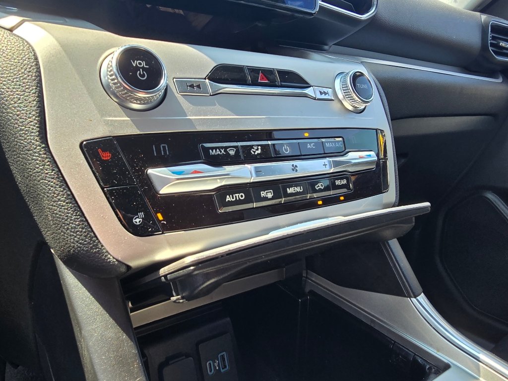 Used 2021 Ford Explorer XLT w/ Equipment Group 202A AWD/4WD image 23