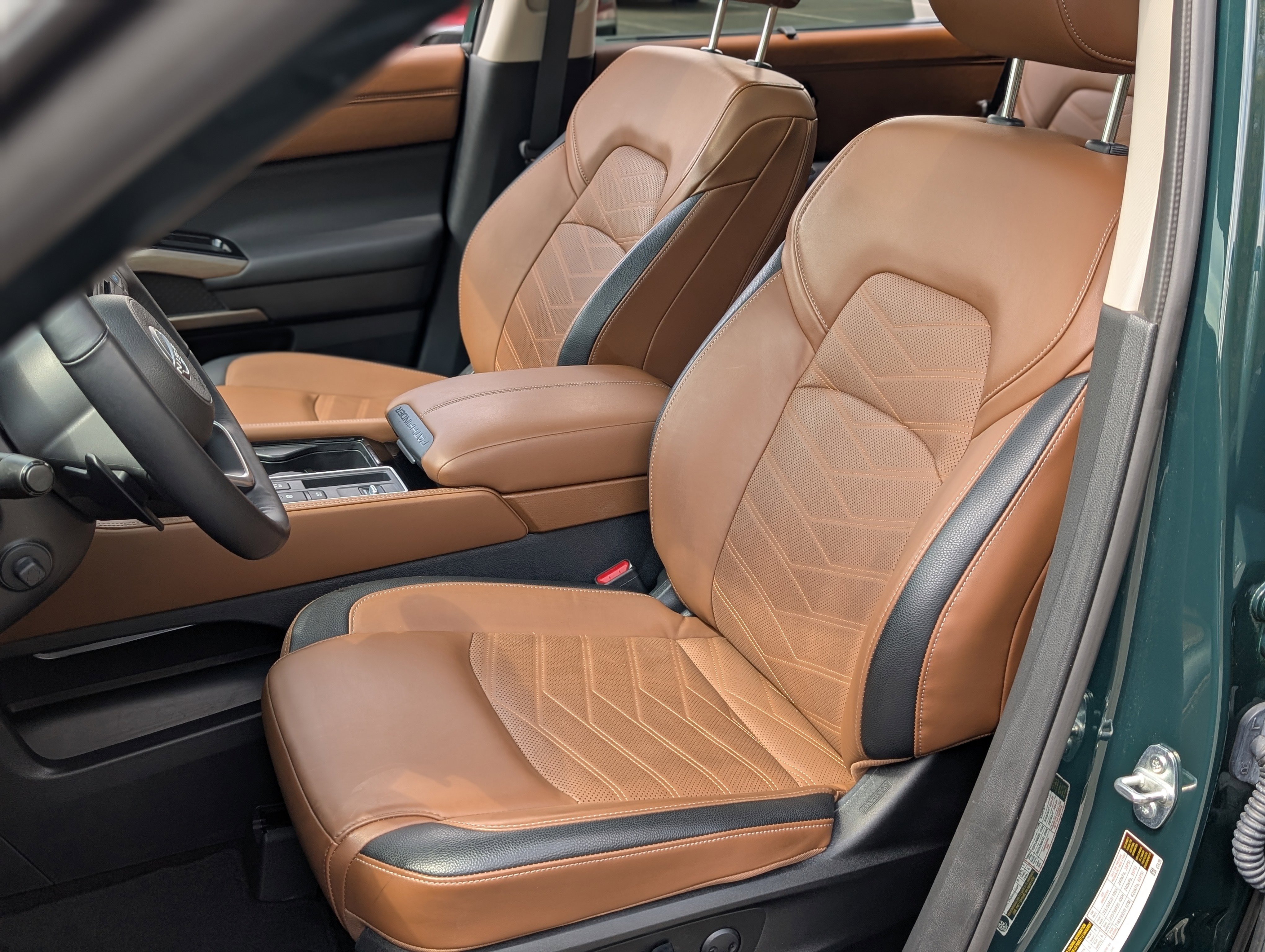 Used 2024 Nissan Pathfinder Platinum w/ Cargo Package image 17