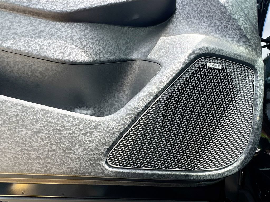 Used 2025 Mitsubishi Outlander SE image 20