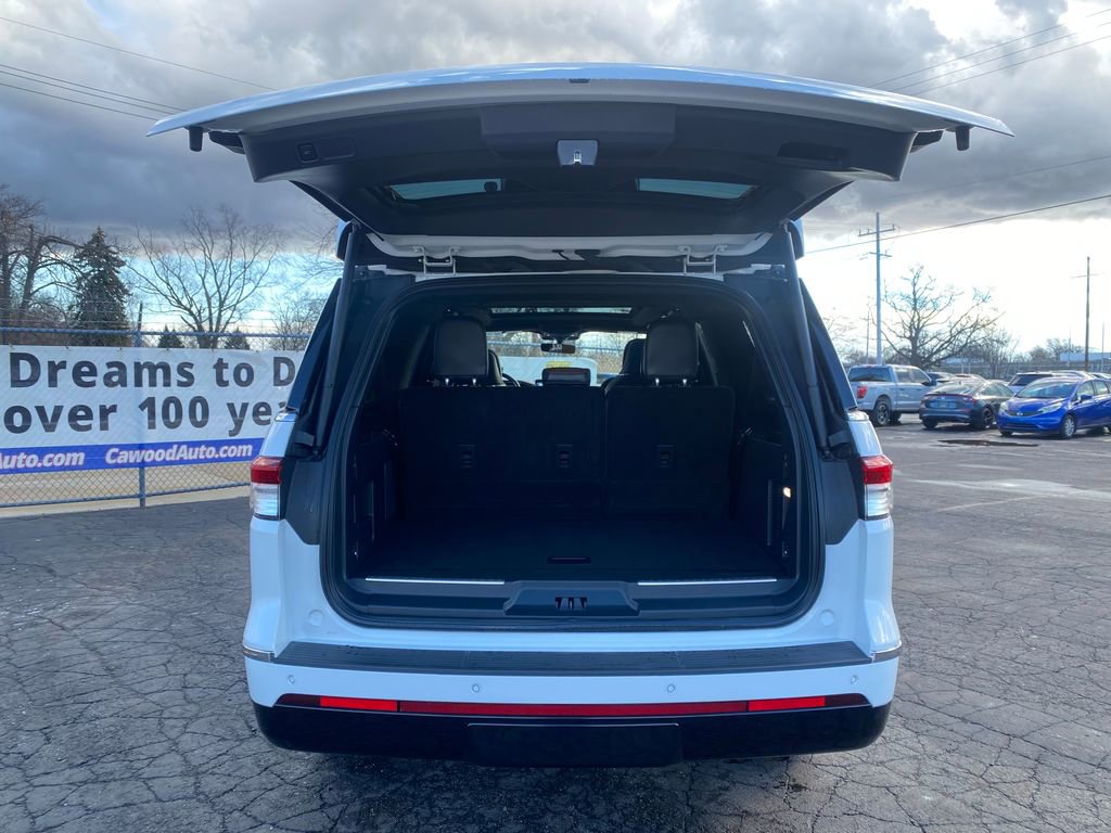 Used 2024 Lincoln Navigator L Reserve w/ Monochromatic Package image 4