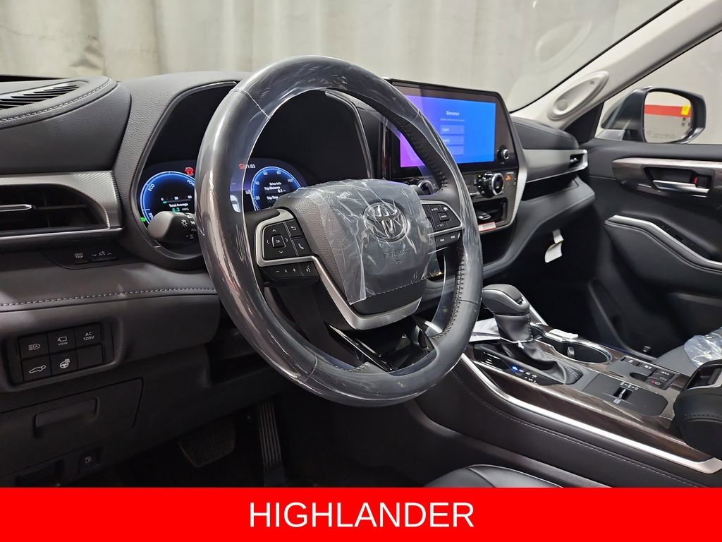 New 2026 Toyota Highlander Platinum image 13
