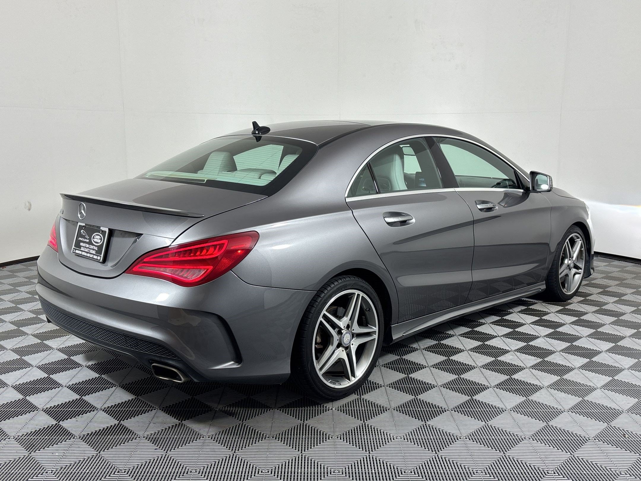 Used 2015 Mercedes-Benz CLA 250 image 9