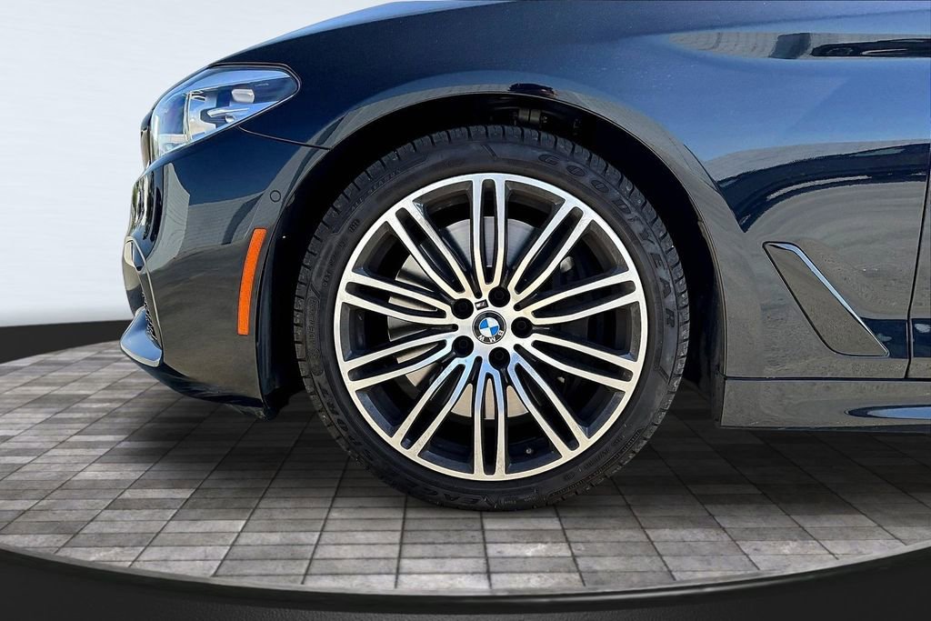 Used 2020 BMW 540i w/ M Sport Package image 32