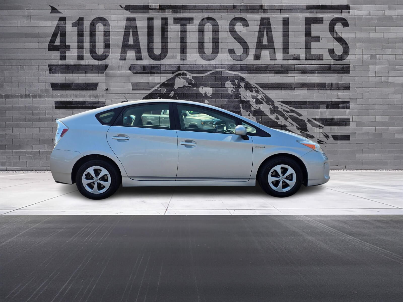 Used 2014 Toyota Prius Four FWD image 2