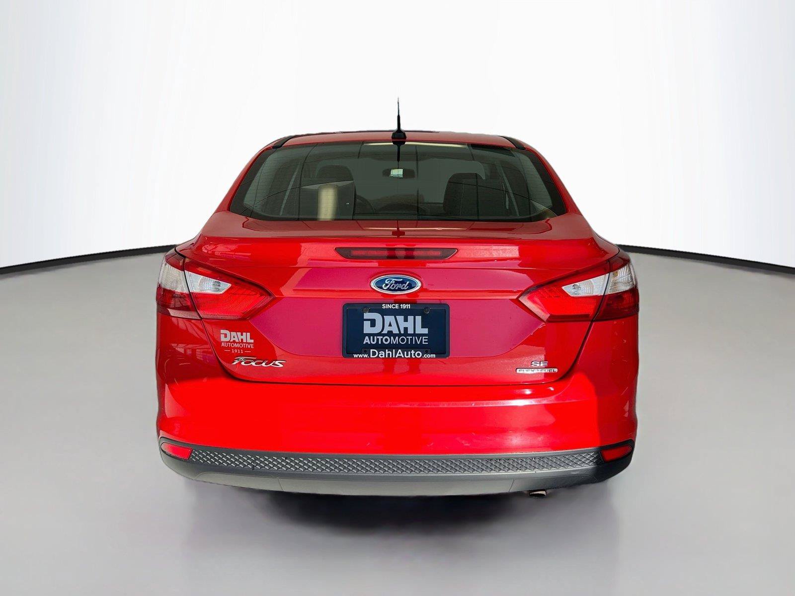Used 2014 Ford Focus SE w/ SE Winter Package FWD image 11