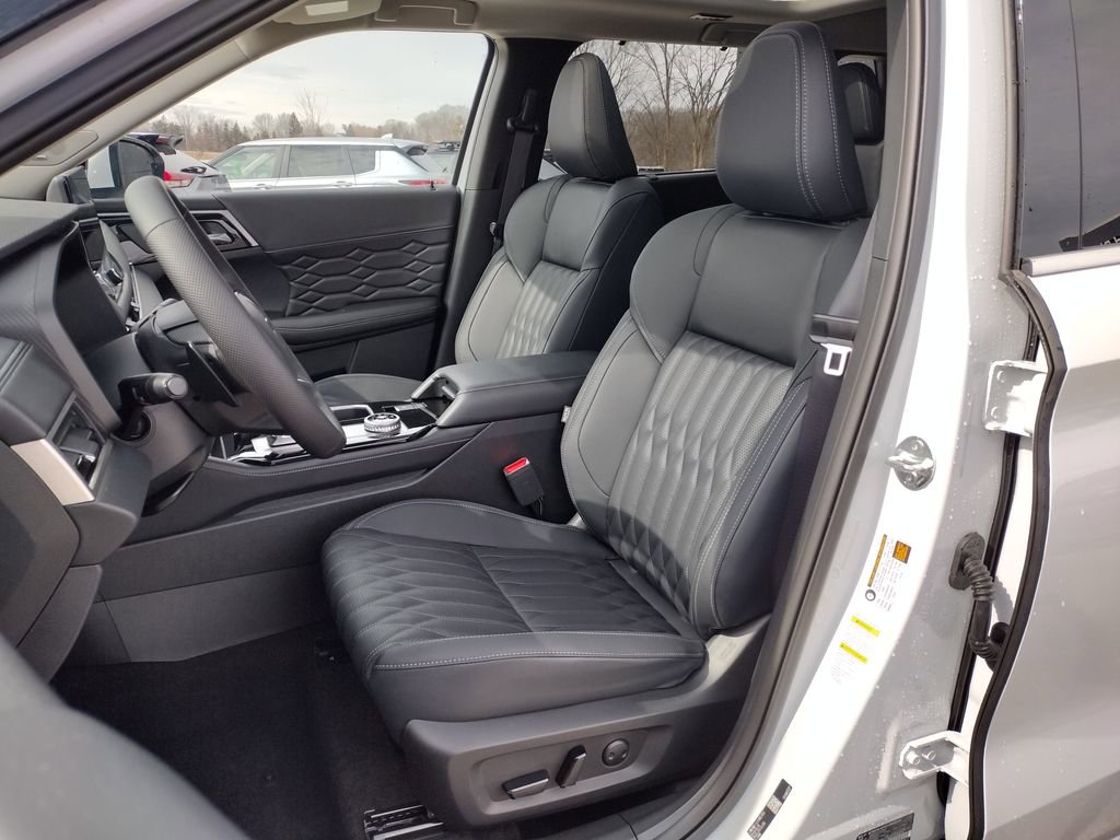 New 2026 Mitsubishi Outlander SEL image 11