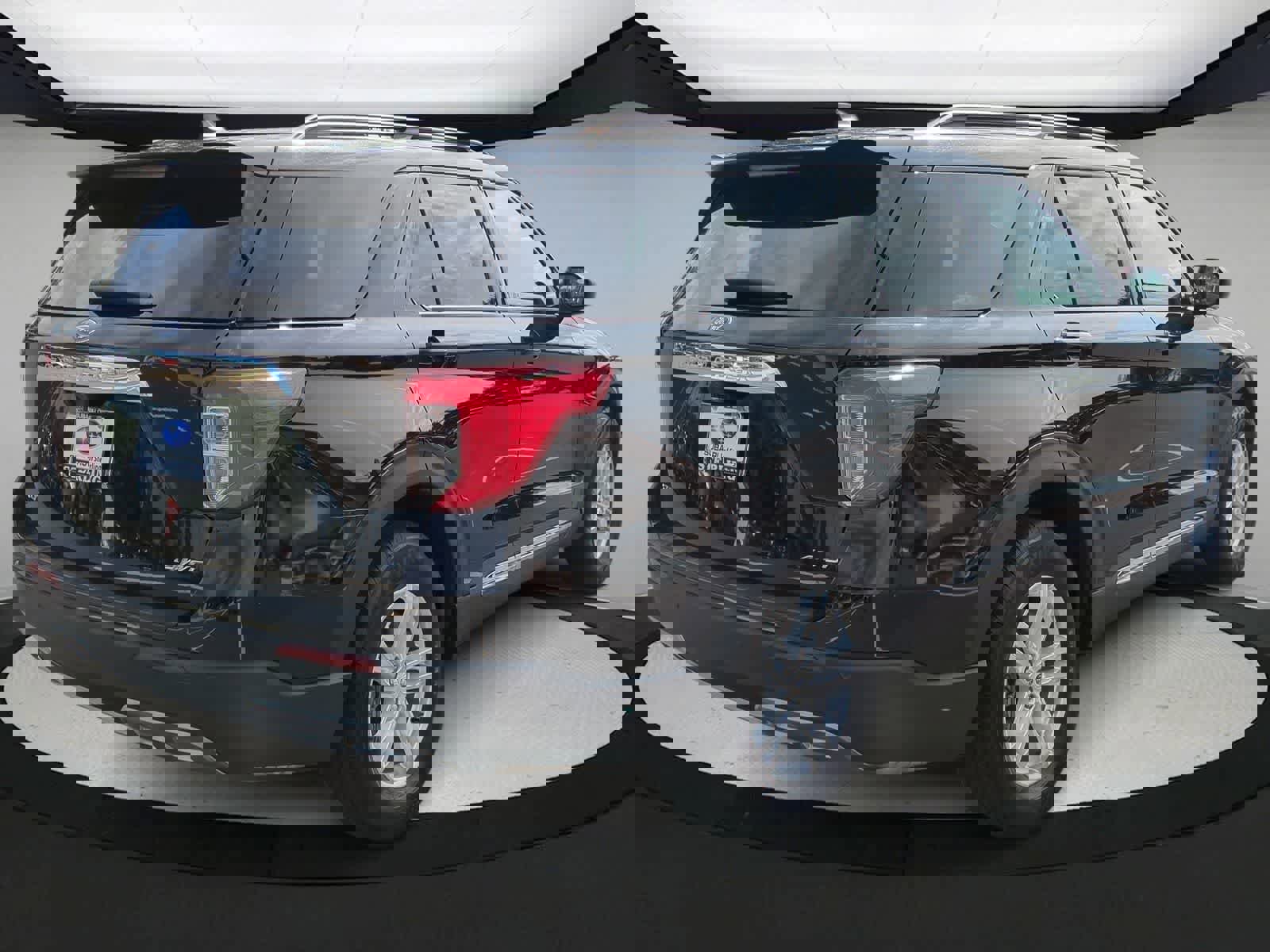 Used 2023 Ford Explorer XLT w/ Equipment Group 202A image 8