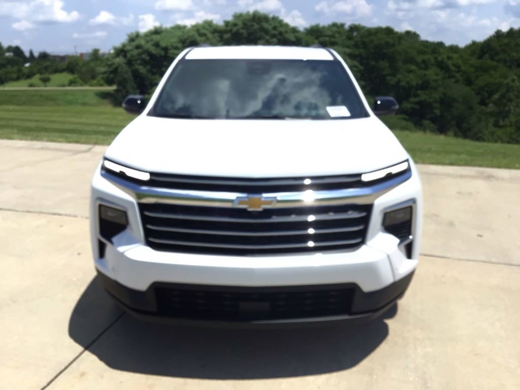 New 2025 Chevrolet Traverse LT w/ Enhanced Driving Package image 2