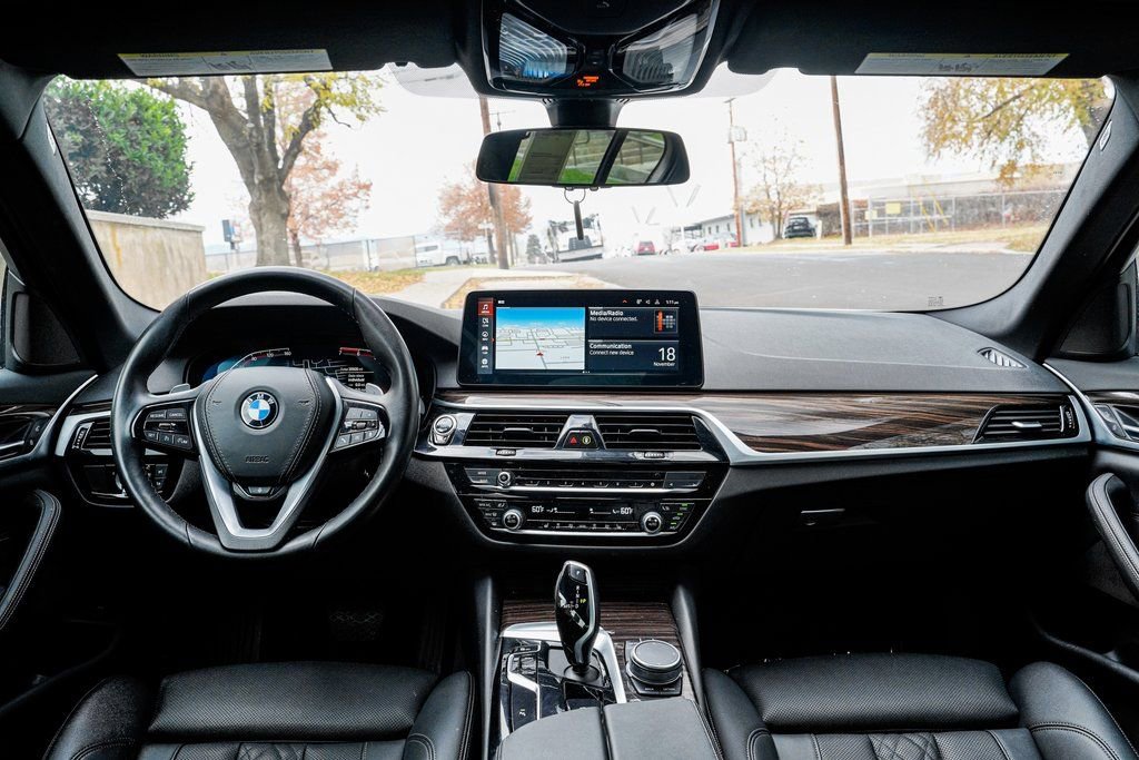 Used 2022 BMW 530i xDrive w/ Convenience Package image 11