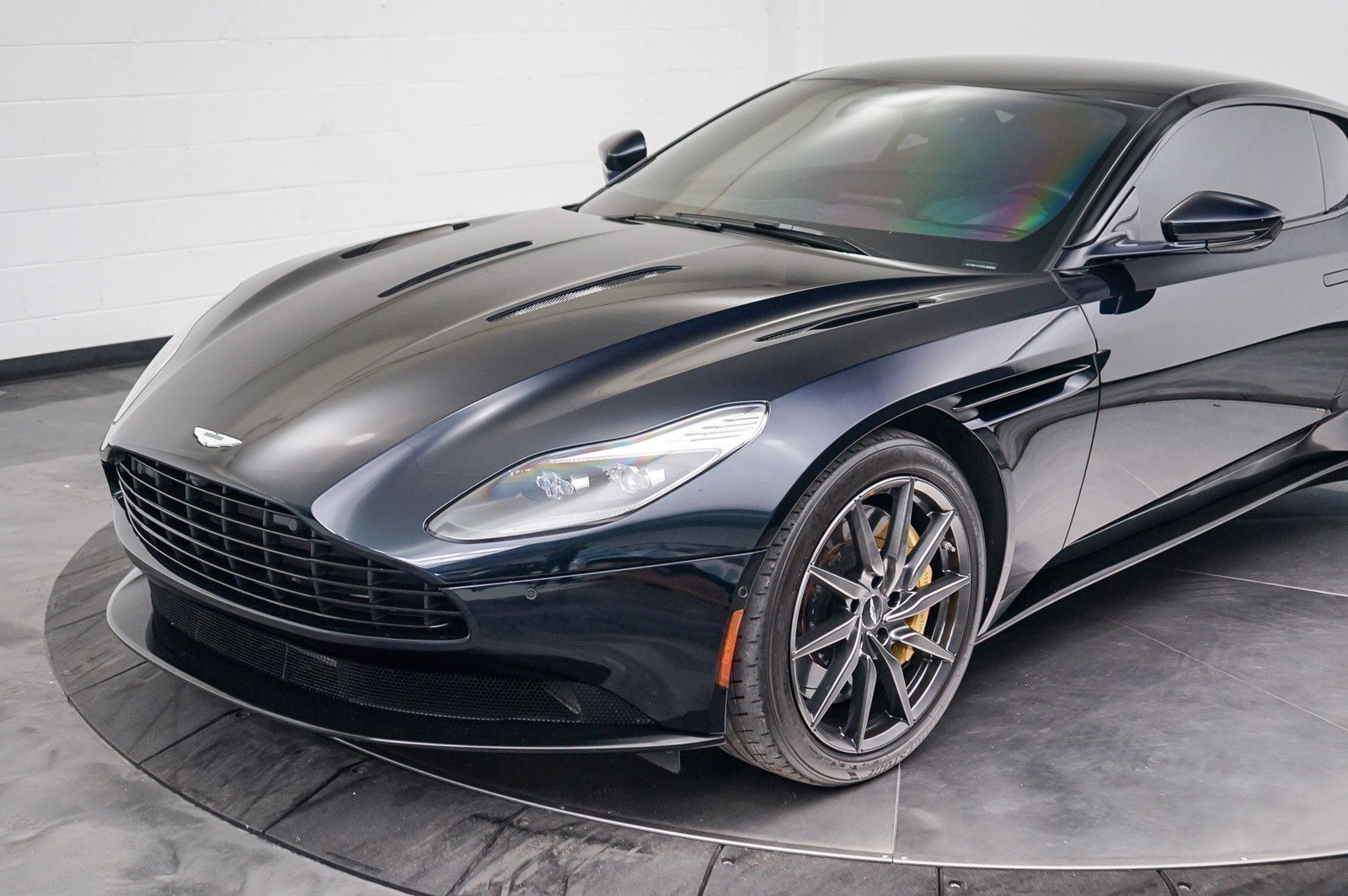Used 2017 Aston Martin DB11 V12 RWD image 7
