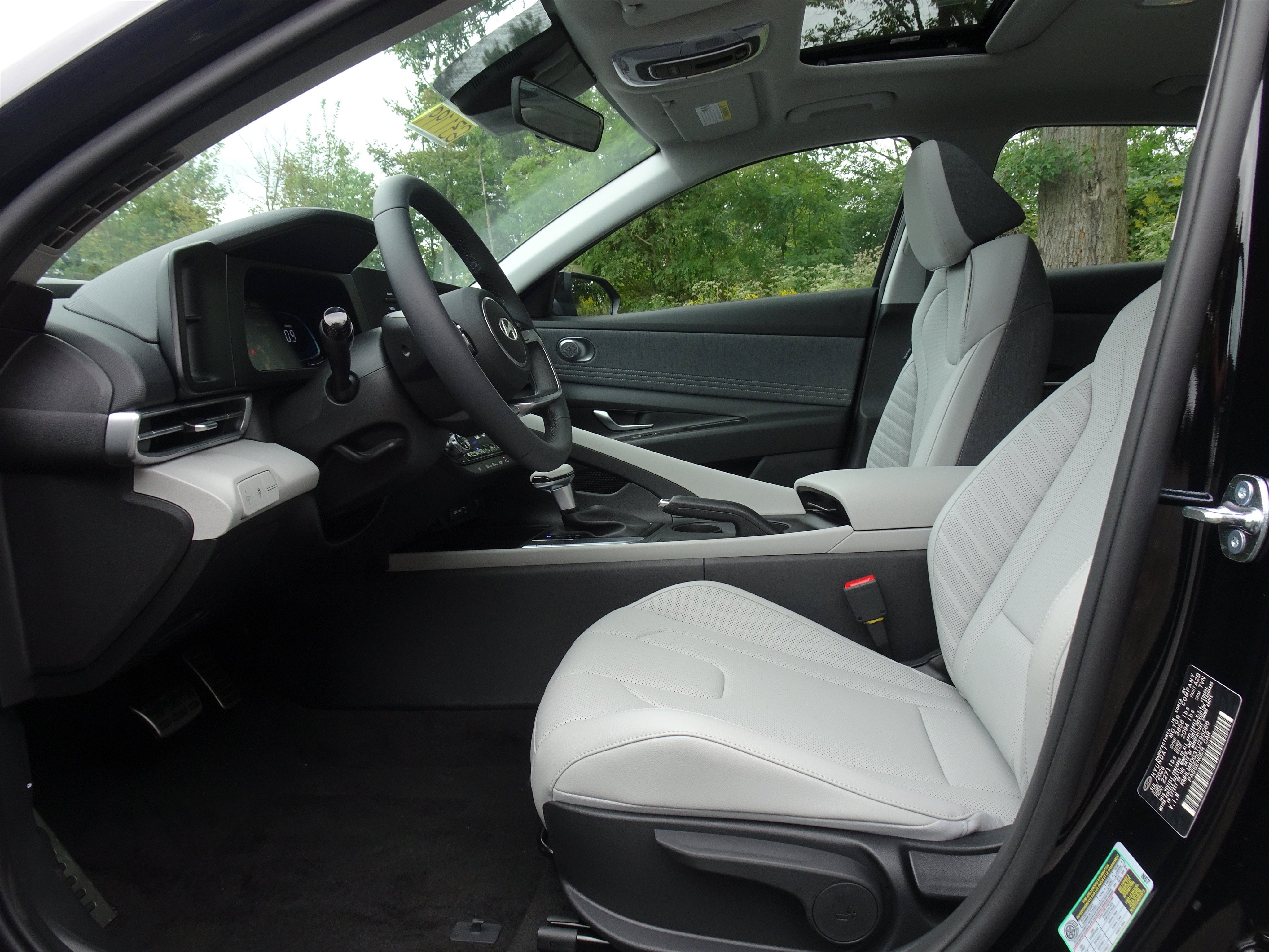 New 2026 Hyundai Elantra SEL Sport FWD image 8