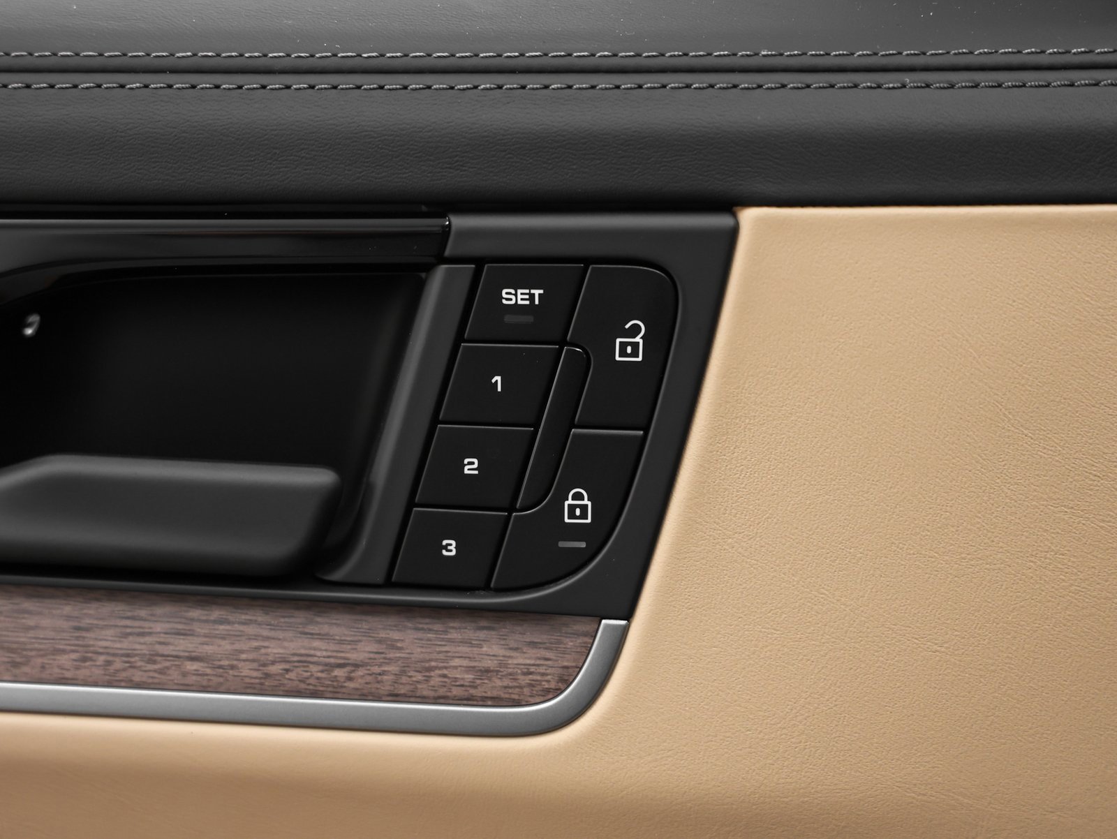 Used 2025 Porsche Cayenne image 26