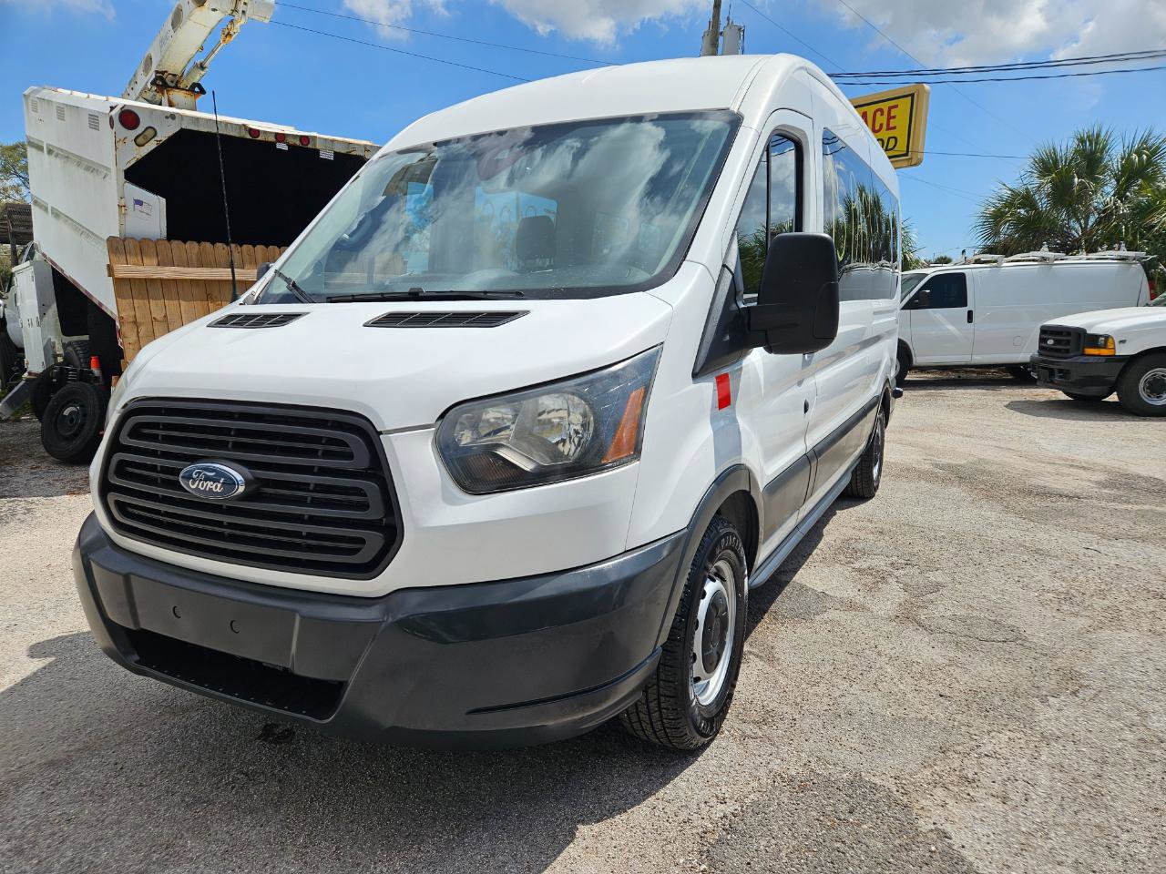Used 2017 Ford Transit 350 XL RWD image 4