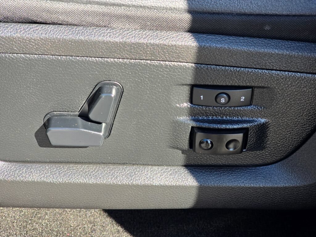Used 2017 RAM 1500 Laramie AWD/4WD image 18