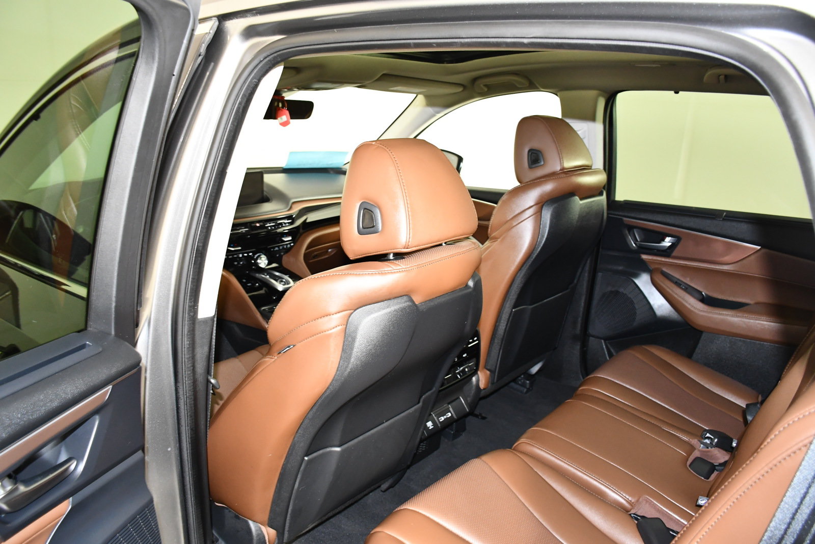 Certified 2024 Acura MDX SH-AWD w/ Technology Package image 47