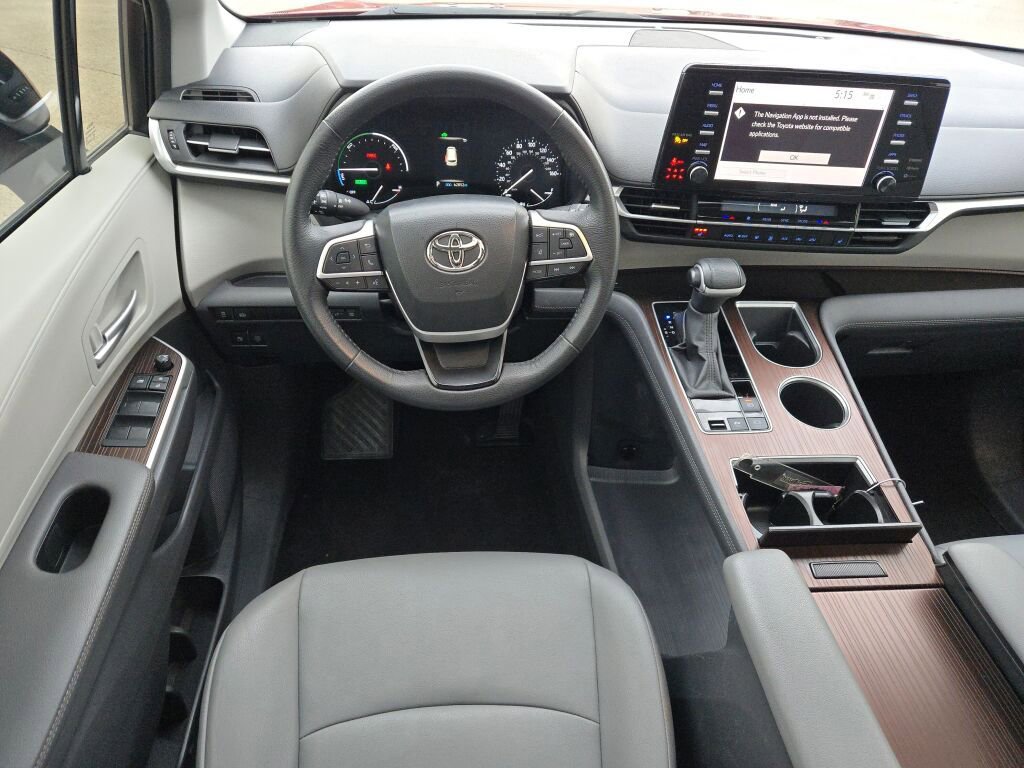 Used 2023 Toyota Sienna XLE image 22