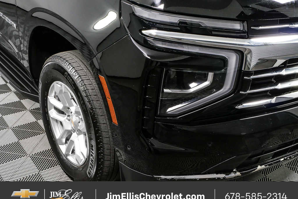Used 2025 Chevrolet Suburban LT AWD/4WD image 37