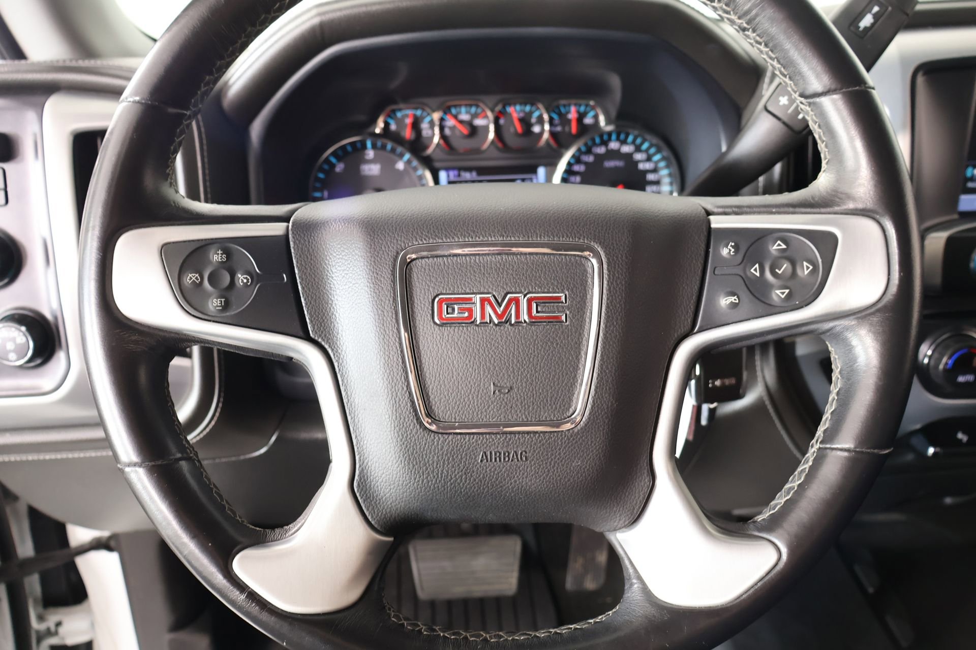 Used 2018 GMC Sierra 1500 SLT w/ SLT Premium Package AWD/4WD image 3