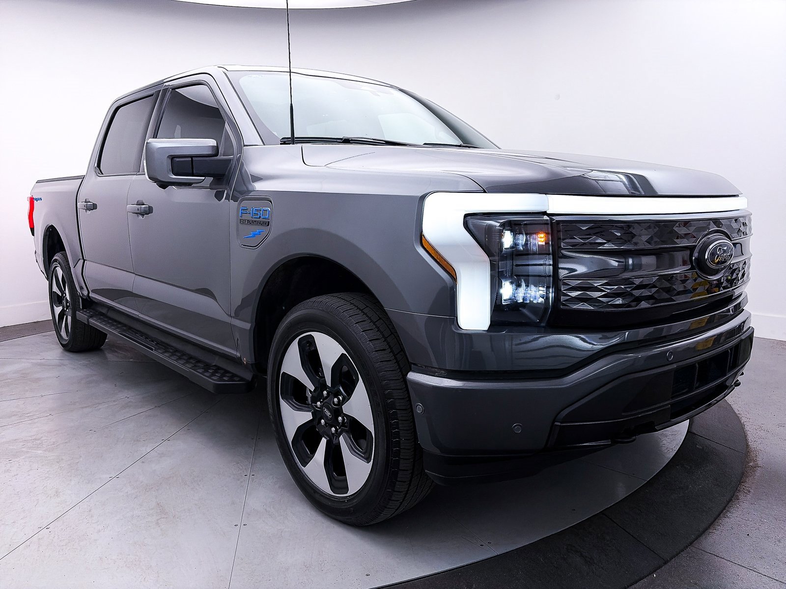 Used 2023 Ford F150 Lightning Platinum image 11