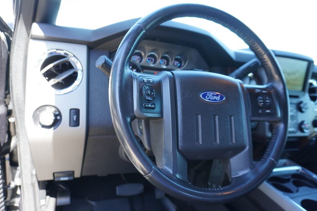 Used 2015 Ford F250 Lariat w/ Lariat Interior Package image 12