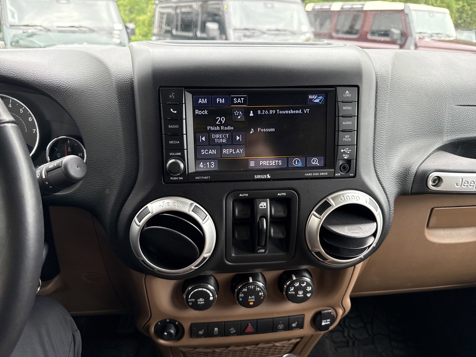 Used 2018 Jeep Wrangler Unlimited Rubicon w/ Dual Top Group AWD/4WD image 18