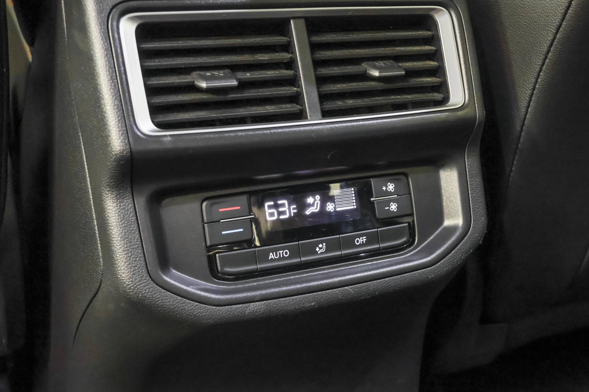 Used 2024 Volkswagen Atlas Peak Edition SE AWD/4WD image 38