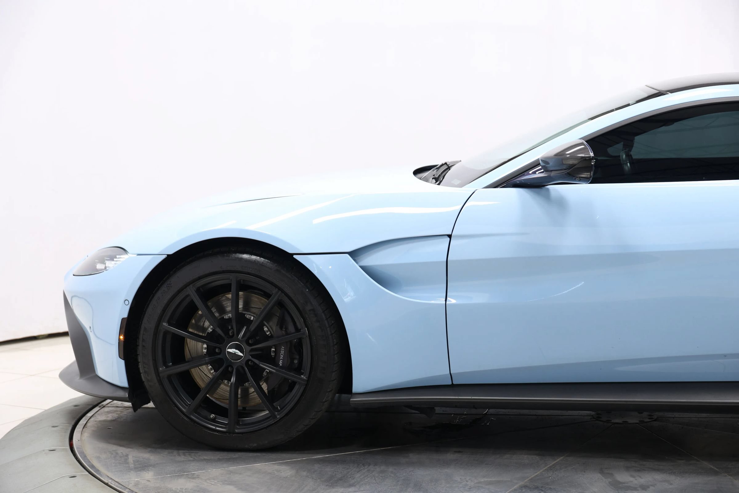 Used 2020 Aston Martin V8 Vantage Coupe RWD image 9