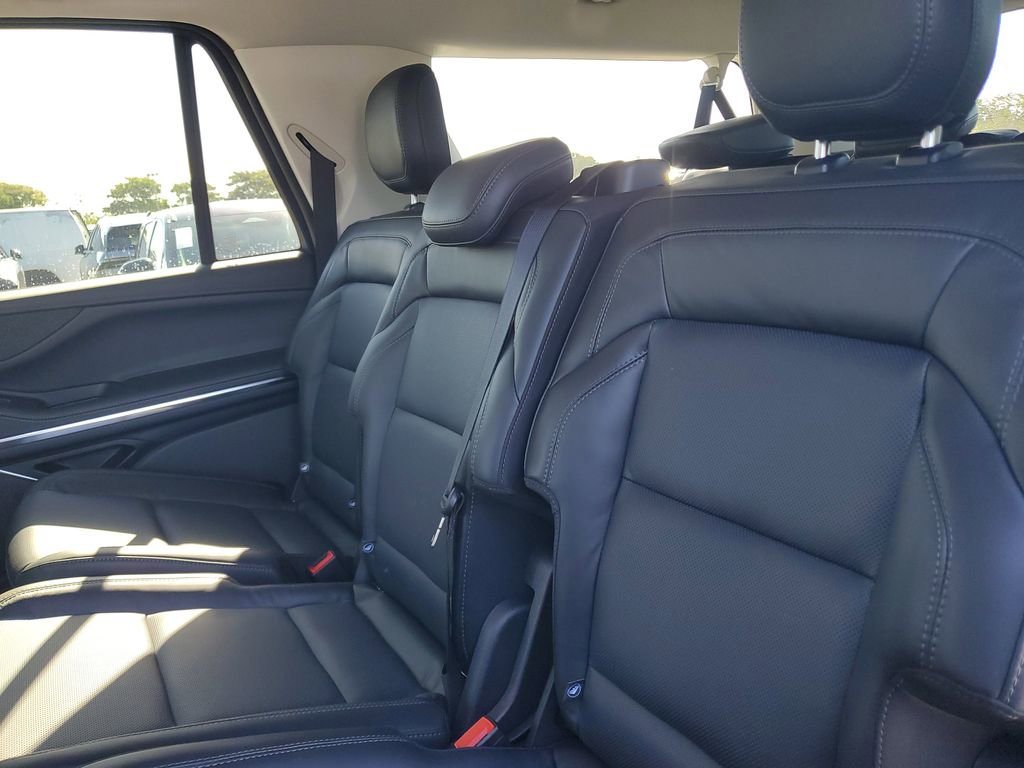 New 2025 Lincoln Navigator L Reserve image 12