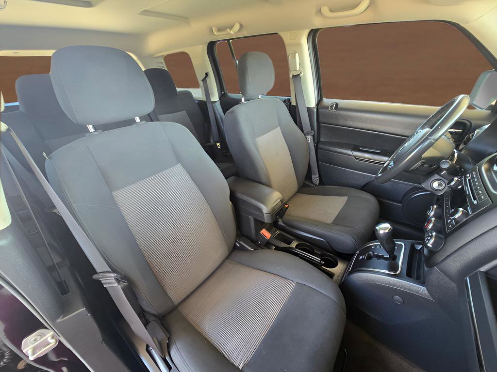 Used 2014 Jeep Patriot Latitude FWD image 9