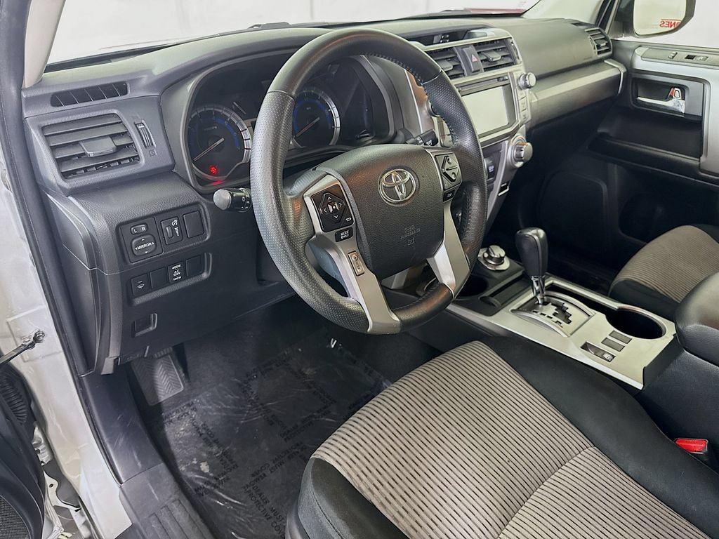 Used 2015 Toyota 4Runner SR5 AWD/4WD image 17