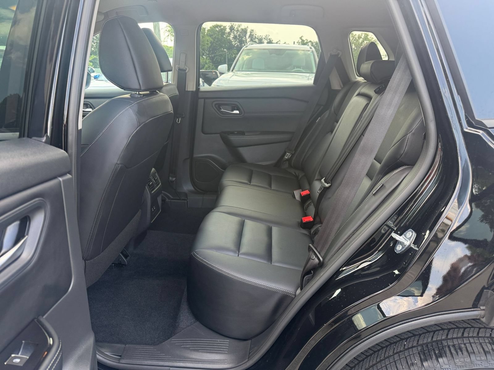Used 2026 Nissan Rogue SL FWD image 28