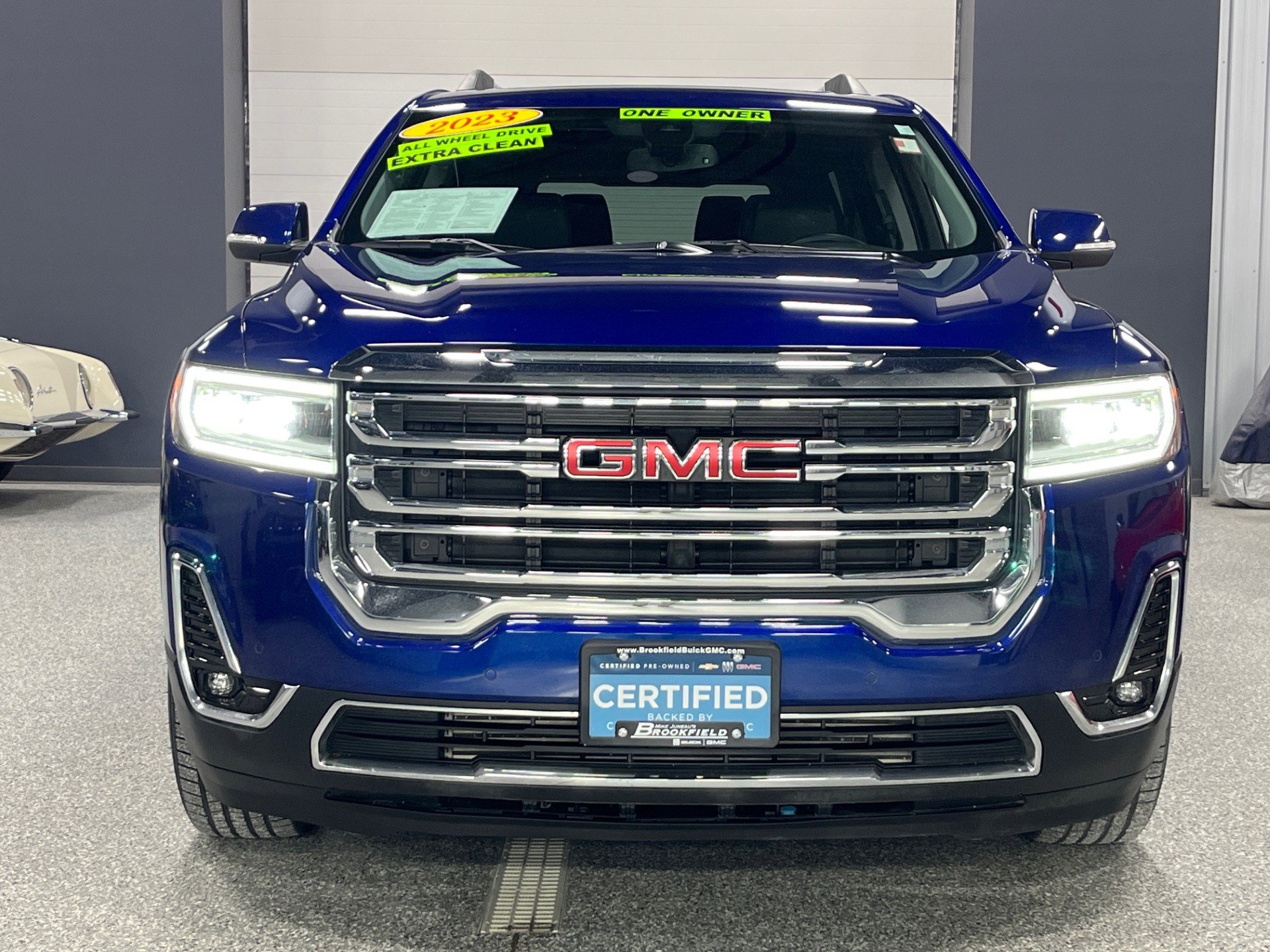 Certified 2023 GMC Acadia SLT w/ Preferred Package image 8