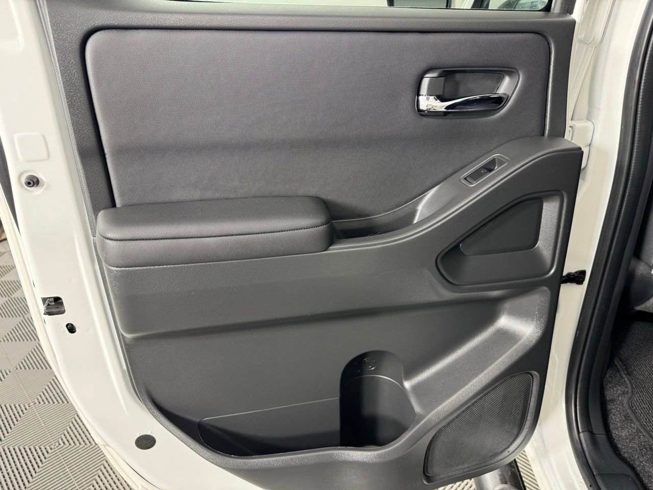 Used 2024 Nissan Frontier SV image 23