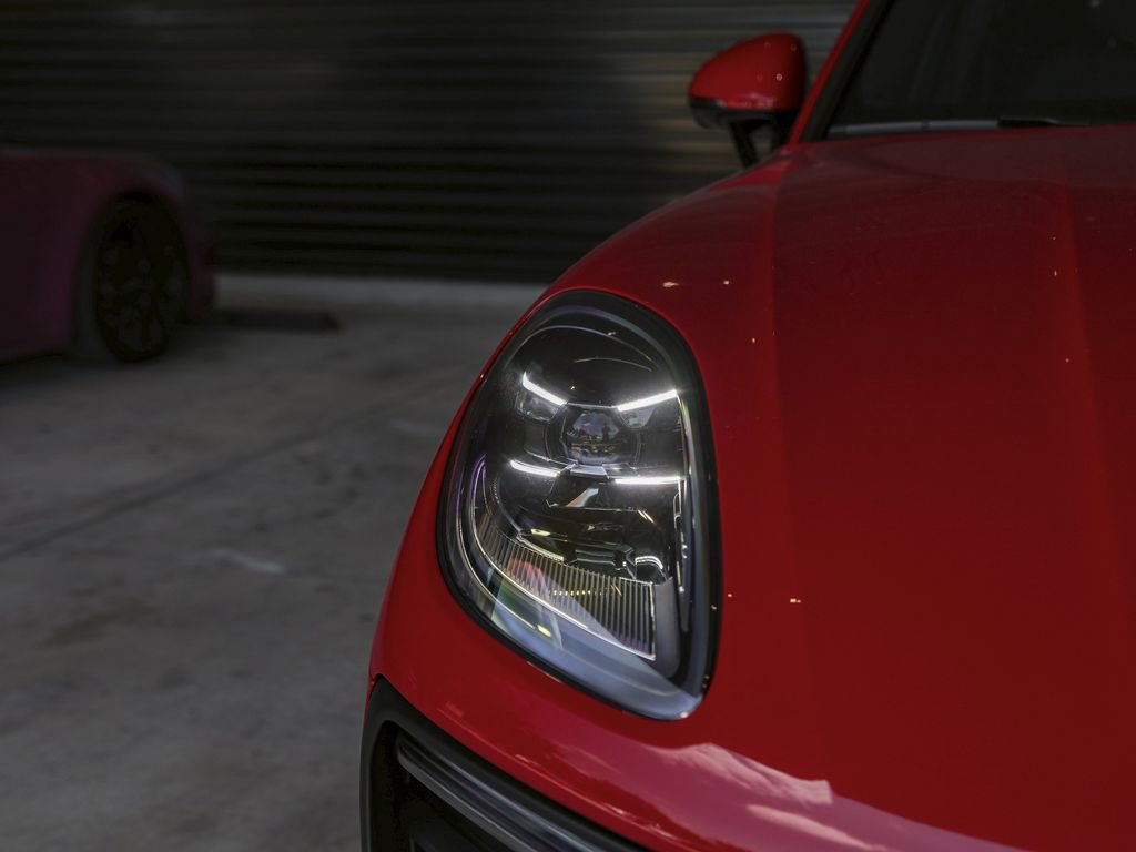 Certified 2026 Porsche Macan Turbo AWD/4WD image 11