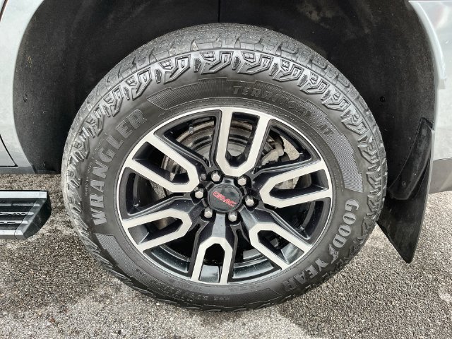 Used 2024 GMC Yukon AT4 w/ Technology Package AWD/4WD image 26