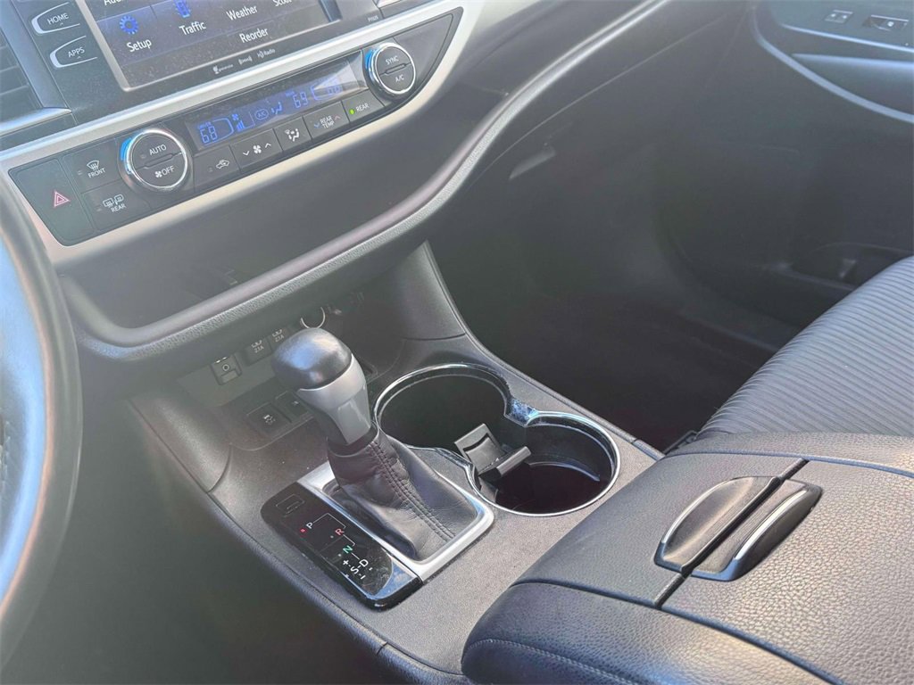 Used 2018 Toyota Highlander LE image 17