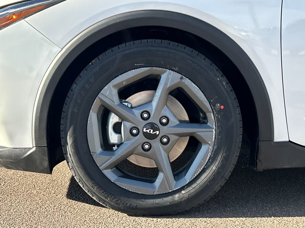 Used 2025 Kia K4 LXS image 26