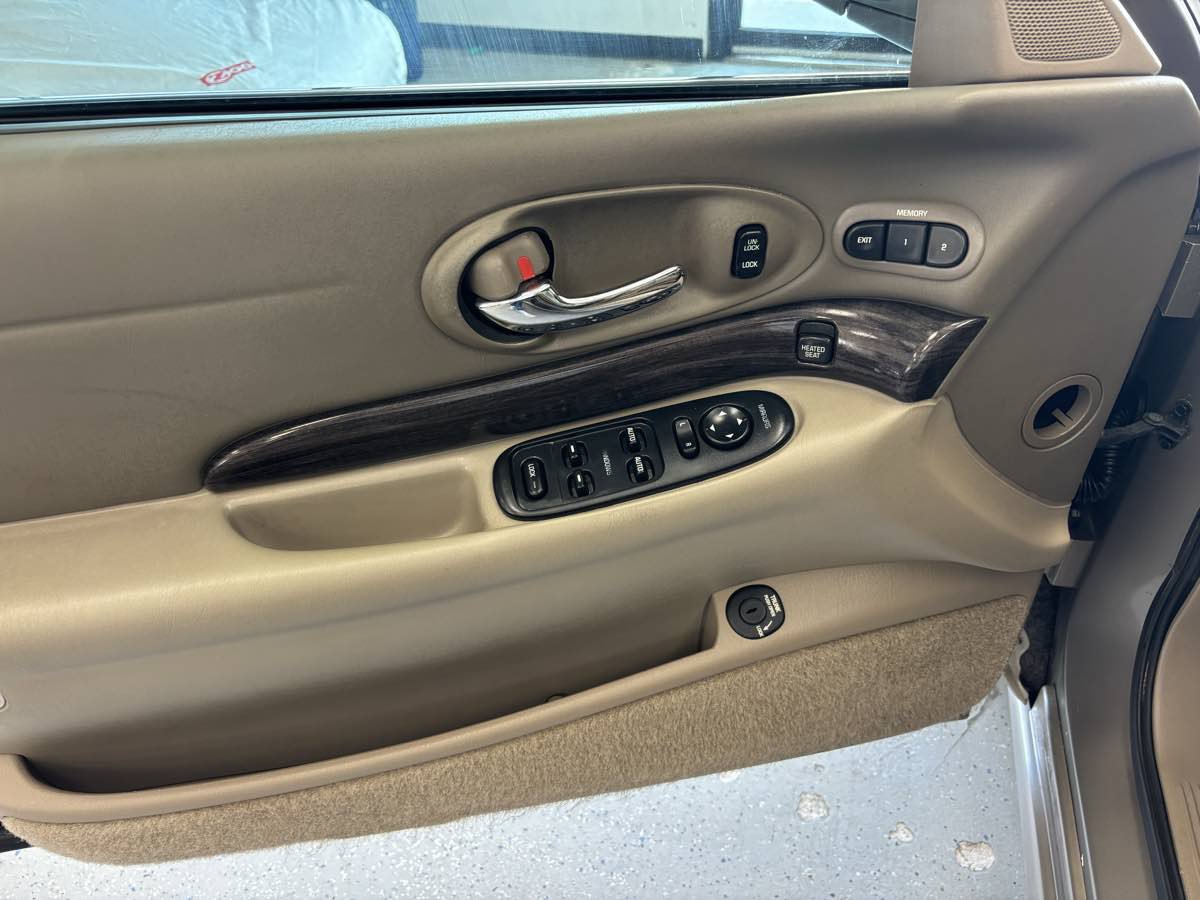 Used 2003 Buick Le Sabre Limited w/ Celebration Edition Package FWD image 17