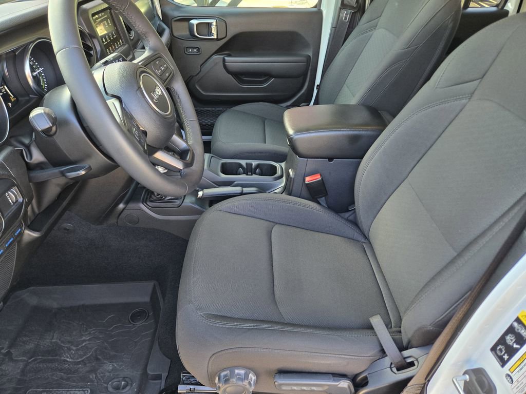 Used 2023 Jeep Wrangler Unlimited image 16